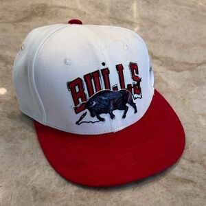Chicago Bulls Cap - White and Red Suede Brim NWT